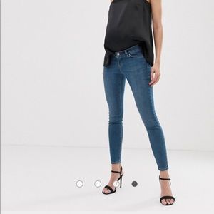 NWOT Maternity Skinny Jeans sz6